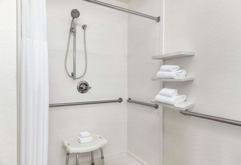 Отель Hampton Inn Paris