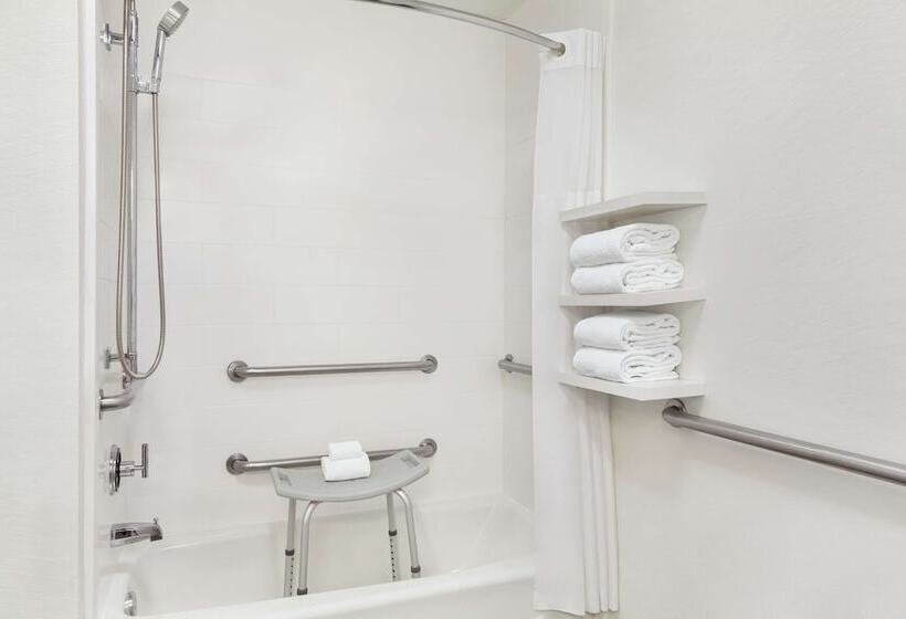 Отель Hampton Inn Paris