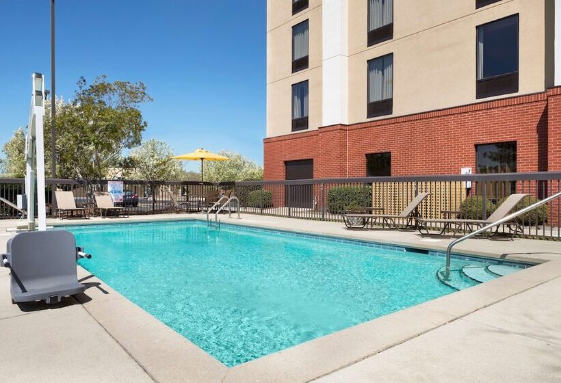 فندق Hampton Inn Pell City