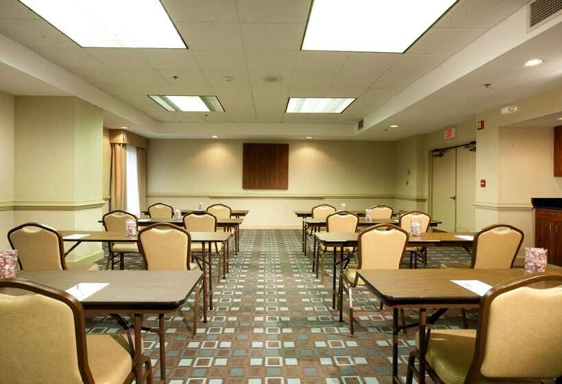 فندق Hampton Inn Pennsville