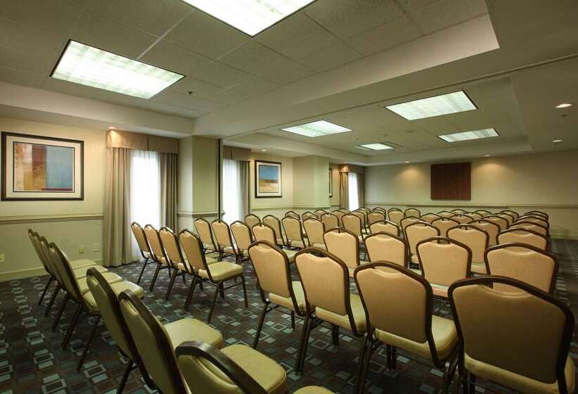 فندق Hampton Inn Pennsville