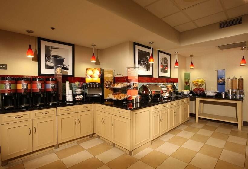 فندق Hampton Inn Pennsville