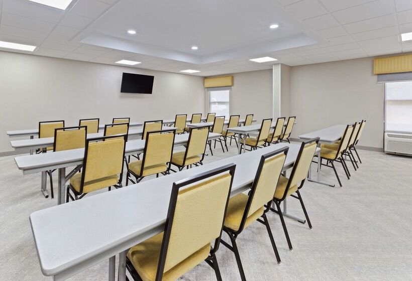 Отель Hampton Inn Perry