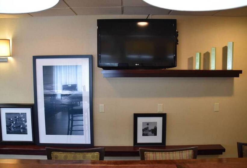 Отель Hampton Inn Perry