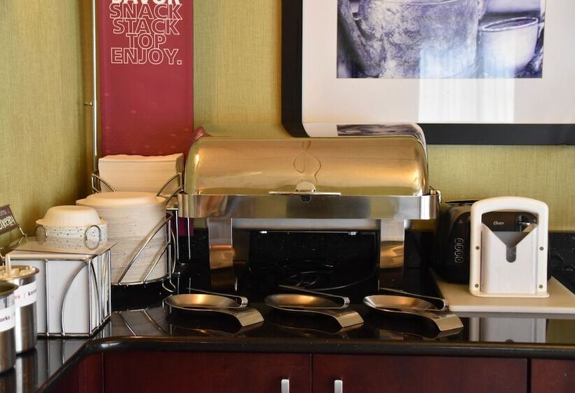 Отель Hampton Inn Perry