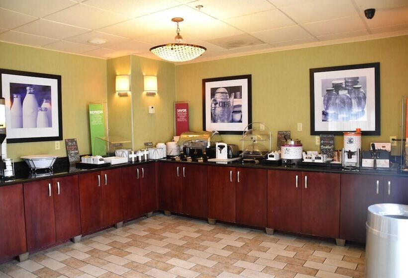 فندق Hampton Inn Perry
