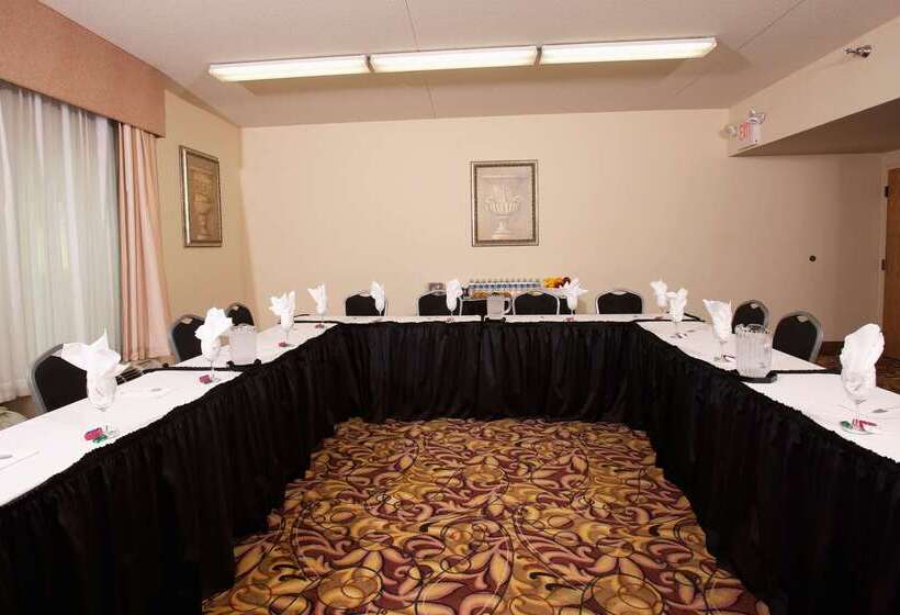 호텔 Hampton Inn Pittsburgh Airport