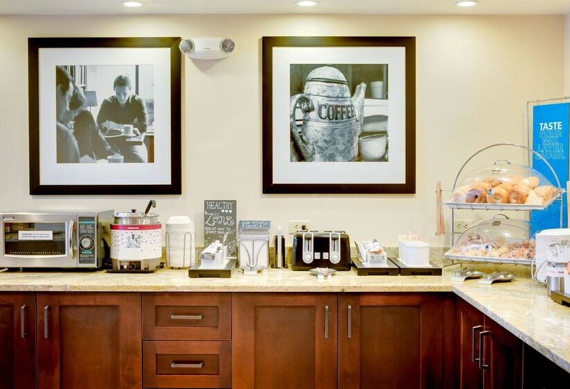 호텔 Hampton Inn Pittsburgh Airport