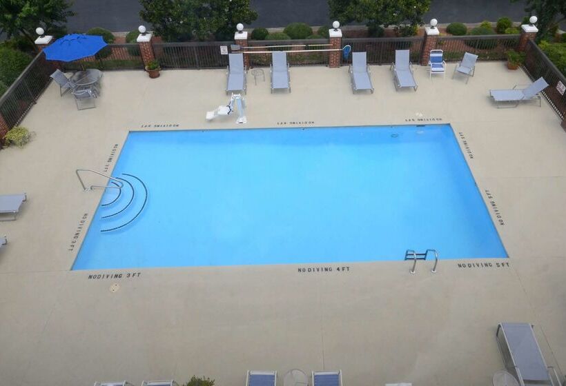 فندق Hampton Inn Roxboro