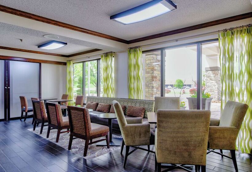 Отель Hampton Inn Salina