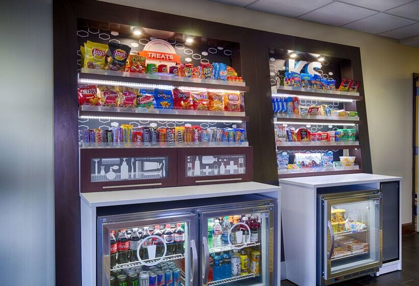 Отель Hampton Inn Salina