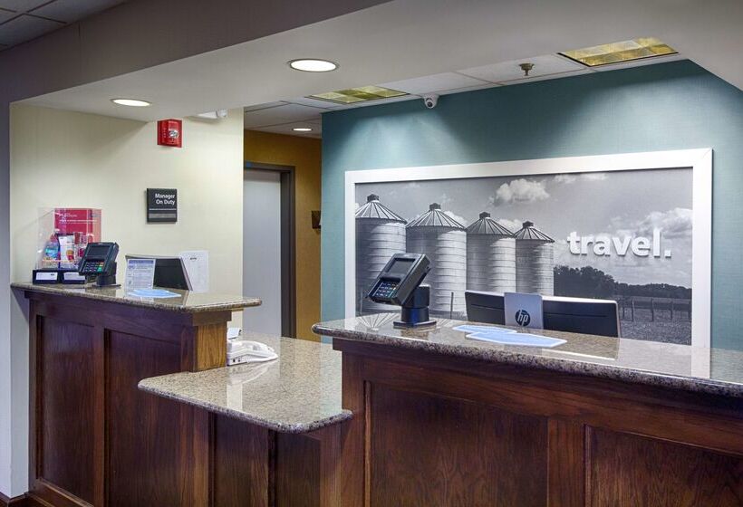Отель Hampton Inn Salina