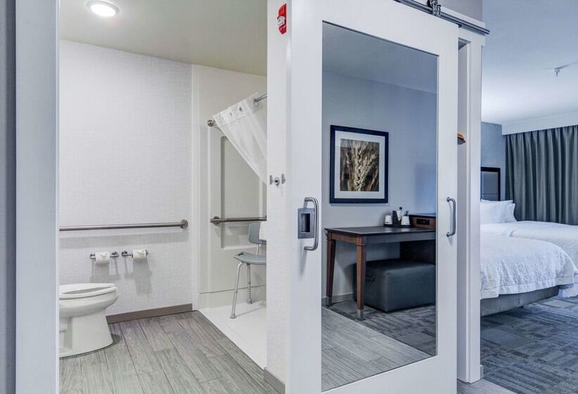 Отель Hampton Inn Salina