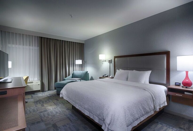 Отель Hampton Inn Salina