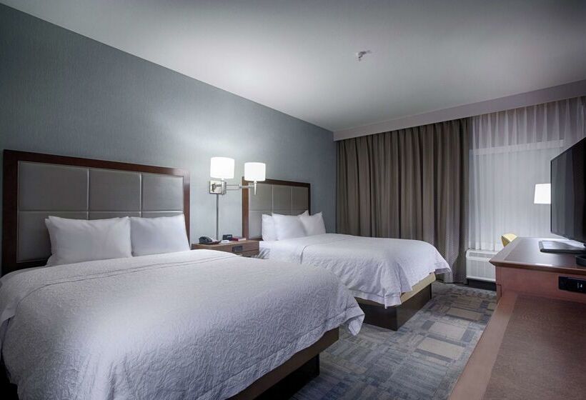 Отель Hampton Inn Salina