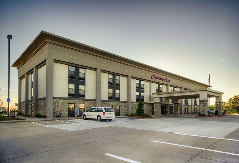 هتل Hampton Inn Salina
