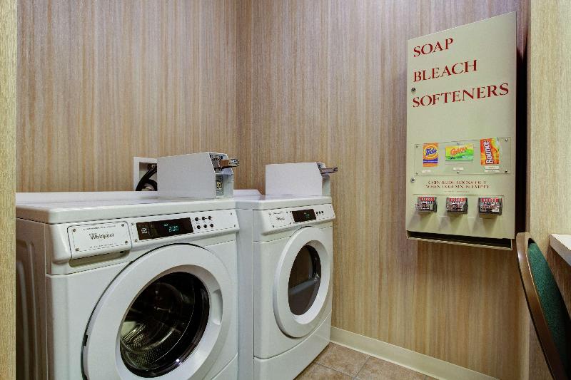 Отель Hampton Inn Salina