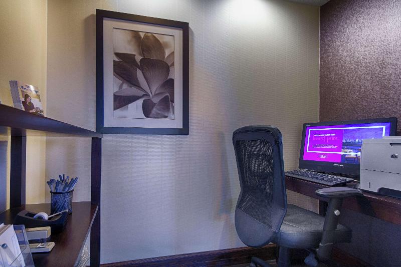 Отель Hampton Inn Salina