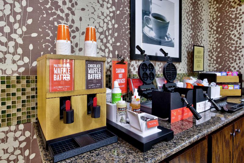 Отель Hampton Inn Salina