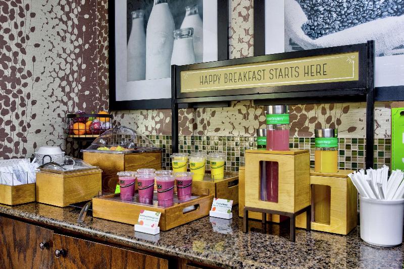 Отель Hampton Inn Salina