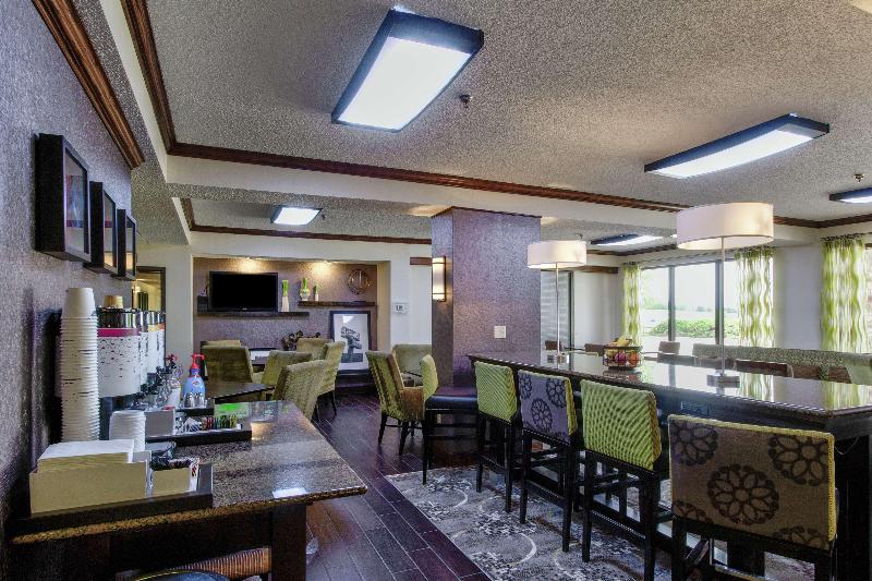 هتل Hampton Inn Salina