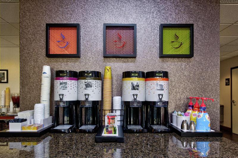 Отель Hampton Inn Salina