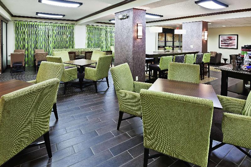 Отель Hampton Inn Salina