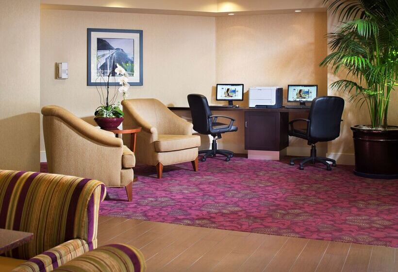 Отель Hampton Inn San Diego Del Mar