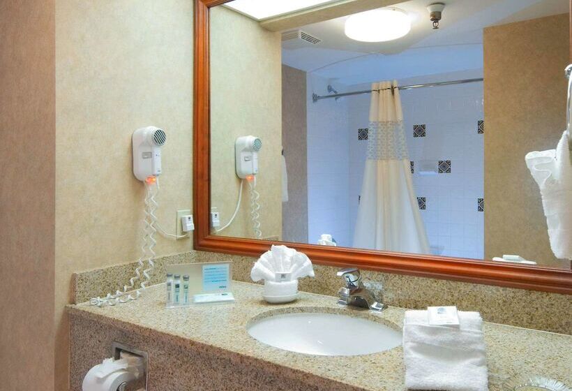 هتل Hampton Inn San Diego Del Mar