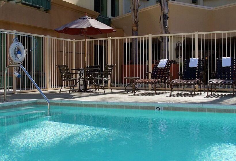 Отель Hampton Inn San Diego Del Mar