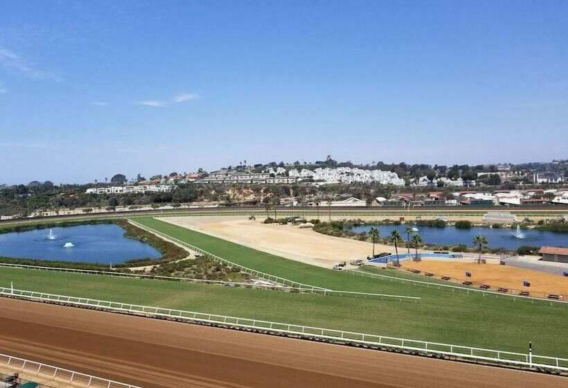 Отель Hampton Inn San Diego Del Mar