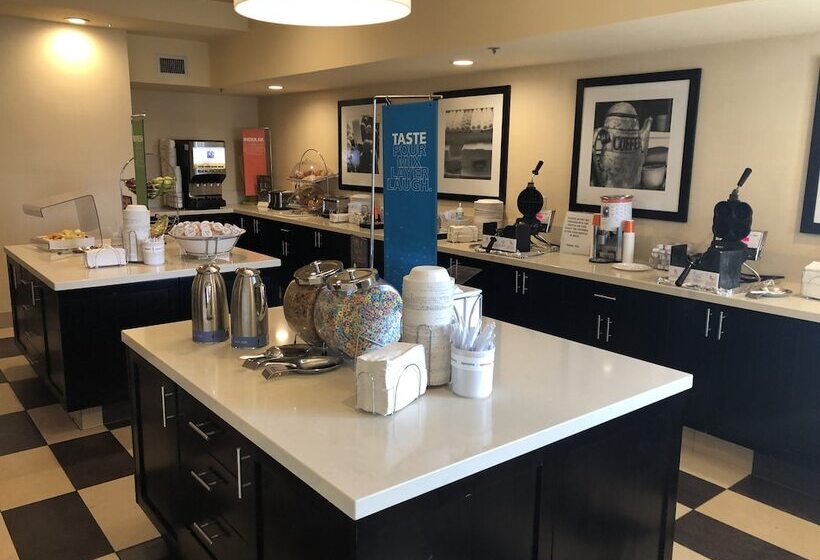 هتل Hampton Inn San Diego Del Mar