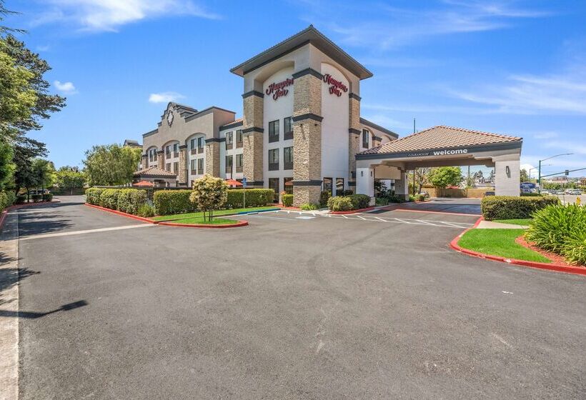 בית מלון כפרי Hampton Inn Oakland Hayward