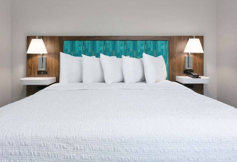 Отель Hampton Inn Santa Cruz