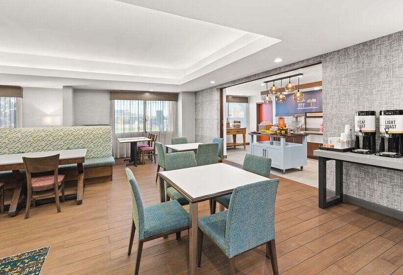 Отель Hampton Inn Seekonk