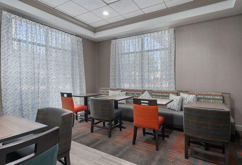 فندق Hampton Inn By Hilton Springfield