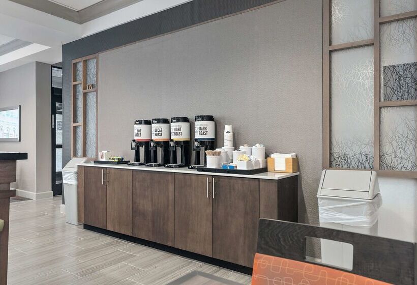 فندق Hampton Inn By Hilton Springfield