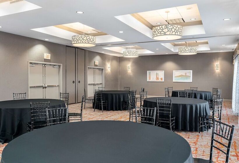 فندق Hampton Inn By Hilton Springfield