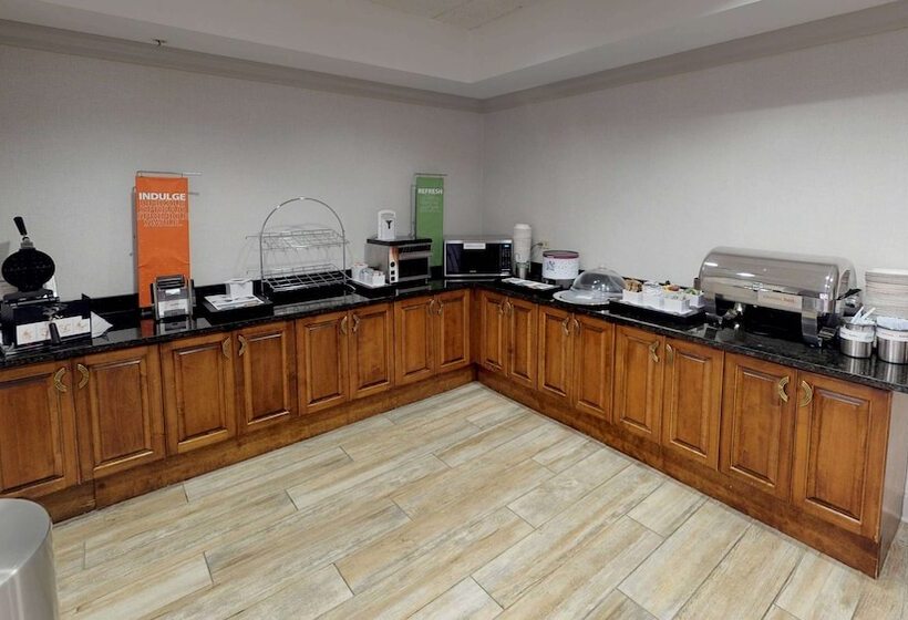 ホテル Hampton Inn St. Simons Island