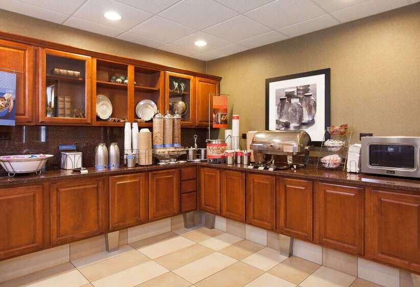 Отель Hampton Inn & Suites Addison