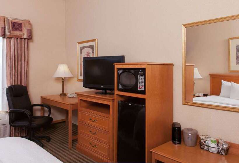 Отель Hampton Inn & Suites Addison