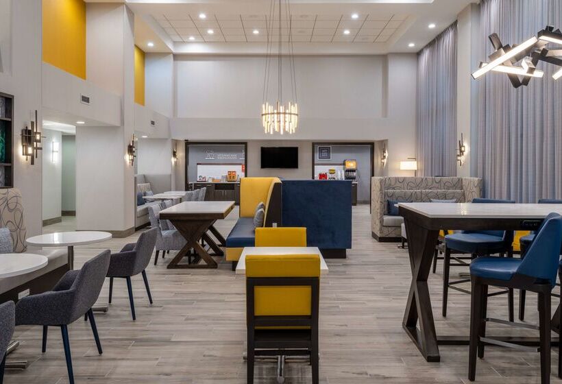 Отель Hampton Inn & Suites Agoura Hills