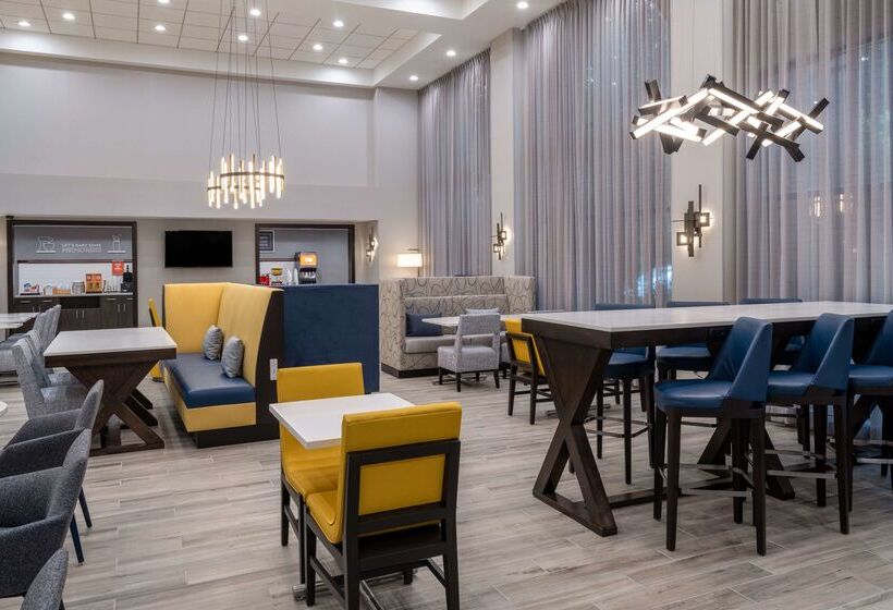 Отель Hampton Inn & Suites Agoura Hills