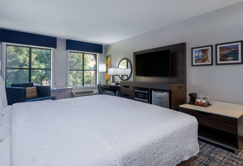 Отель Hampton Inn & Suites Agoura Hills