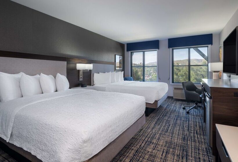 Отель Hampton Inn & Suites Agoura Hills