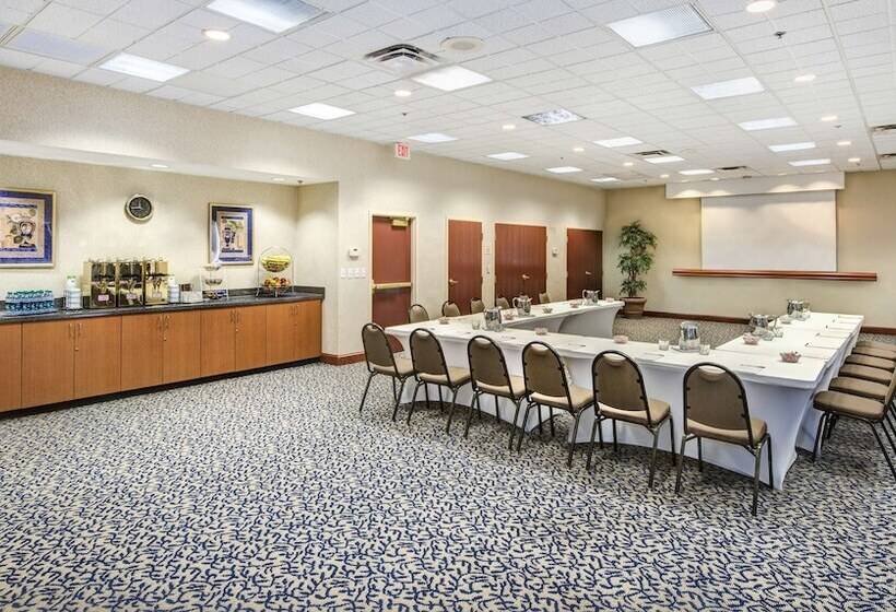 فندق Hampton Inn & Suites Atlantagalleria