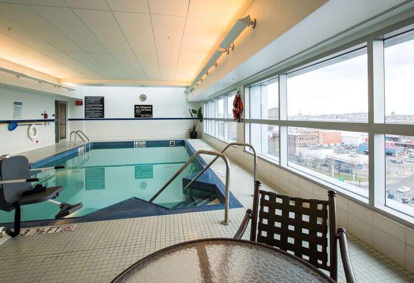 هتل Hampton Inn & Suites Boston Crosstown Center