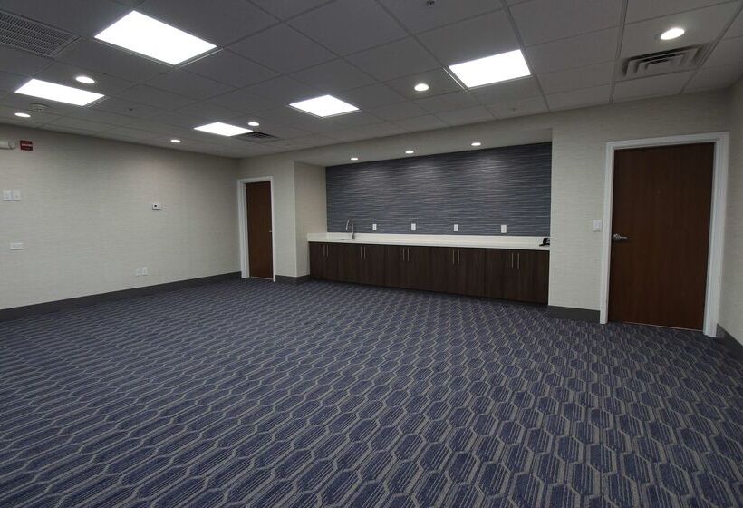 בית מלון כפרי Hampton Inn & Suites Denton