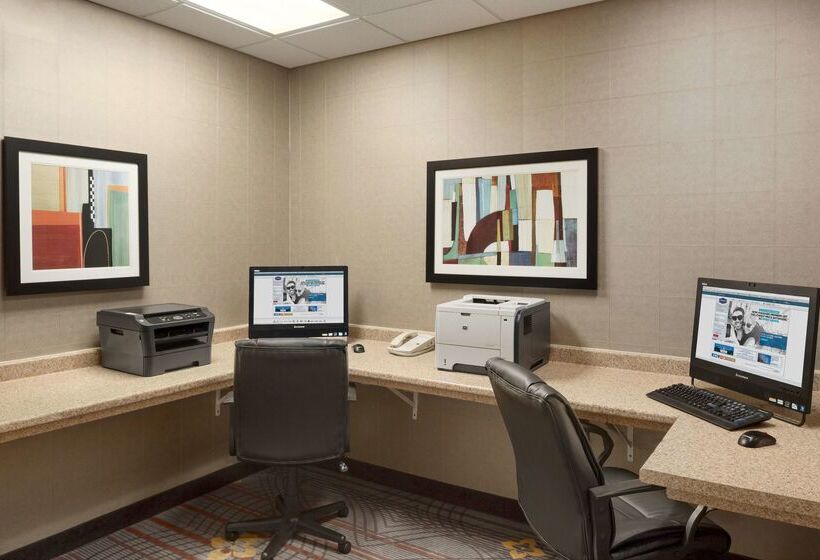 Отель Hampton Inn & Suites Detroit/sterling Heights