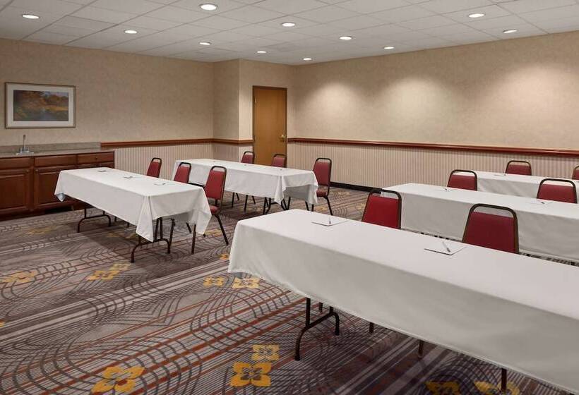 Отель Hampton Inn & Suites Detroit/sterling Heights